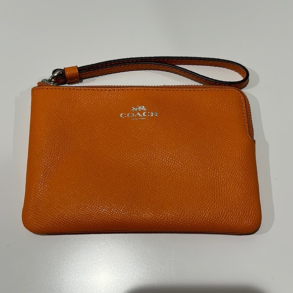 🌸NEW COACH WRISTLET CORNER ZIP-BRIGHT MANDARIN CROSSGRAIN LEATHER NWT. - Picture 2 of 7